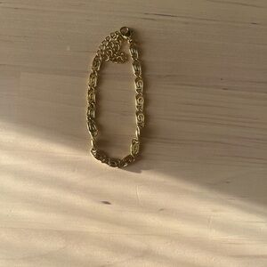 Elegant Gold Chain Bracelet
